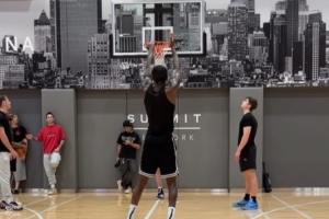 星空体育在线登录-打磨技术短板！范德彪转发自己练罚球的视频 上赛季命中率仅55.6%