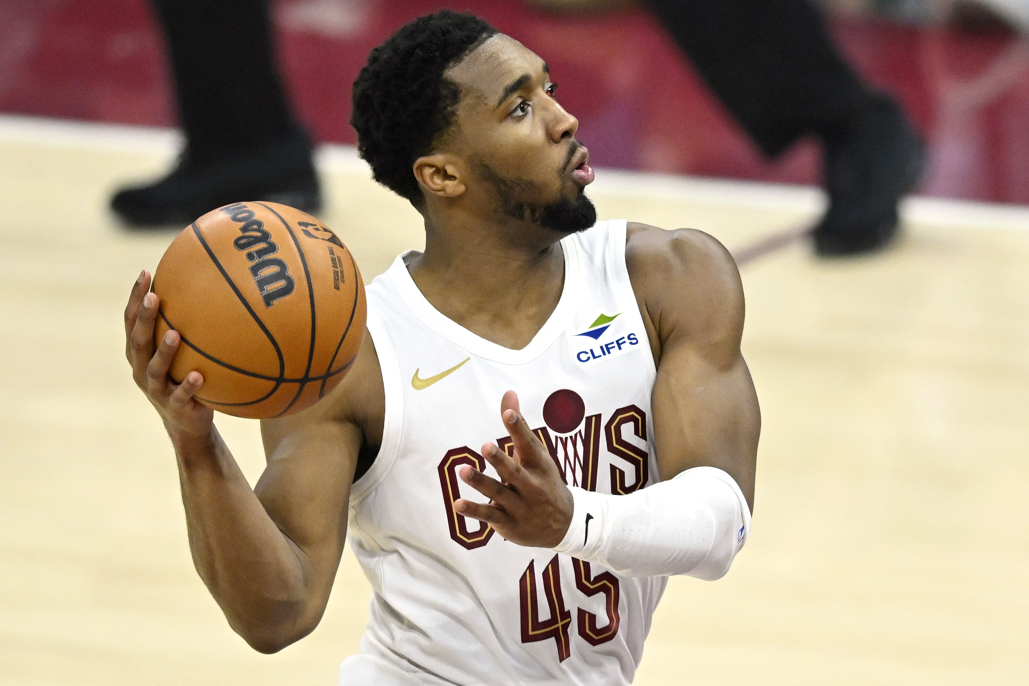 星空体育官网-米球王！米切尔18投10中&amp;罚球12中11 砍34分2板5助1断&amp;正负值+11